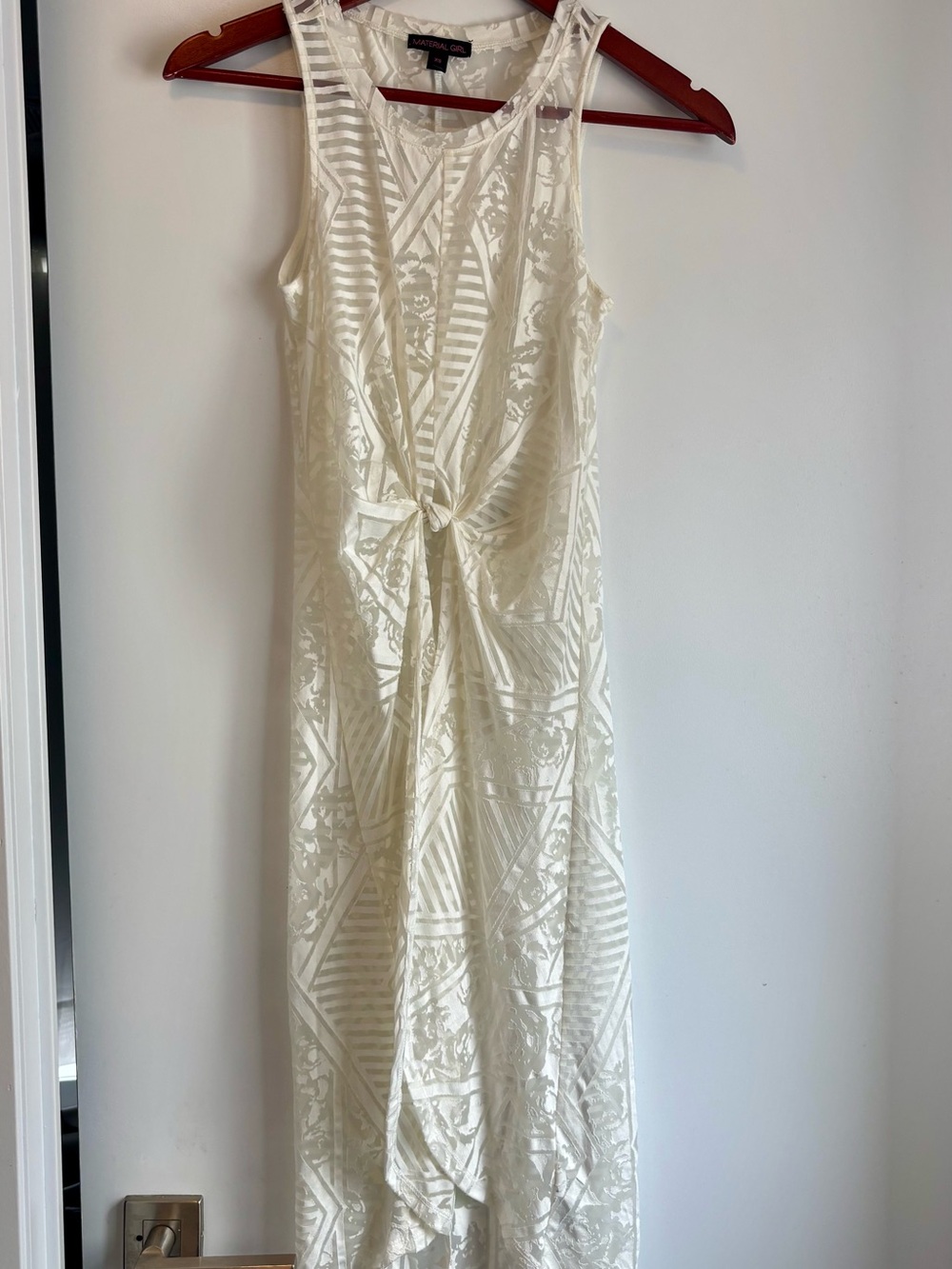 Material Girl White Sleeveless Knot-Front boho top with geometric print size XS